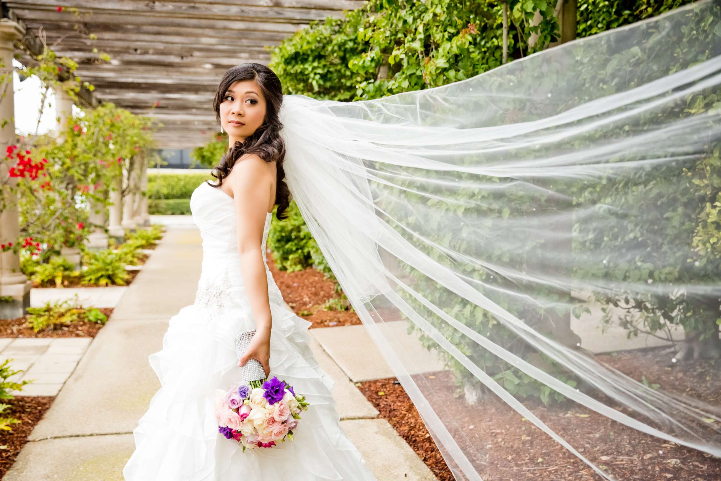 Hilton La Jolla Torrey Pines Wedding coordinated by Lavish Weddings, Muriel and Michael Wedding Photo #4 by True Photography