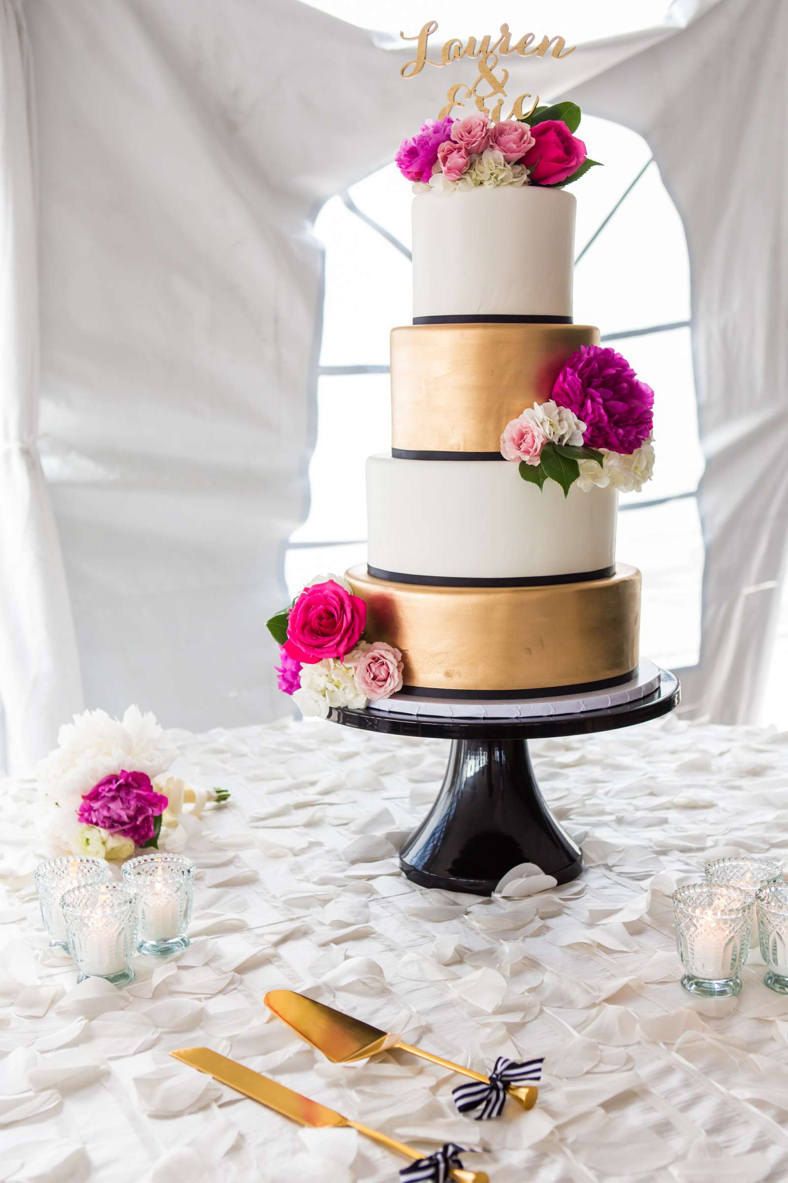 Gold colors, Cake at Marriott Marquis San Diego Marina Wedding coordinated by First Comes Love Weddings & Events, Lauren and Eric Wedding Photo #238204 by True Photography