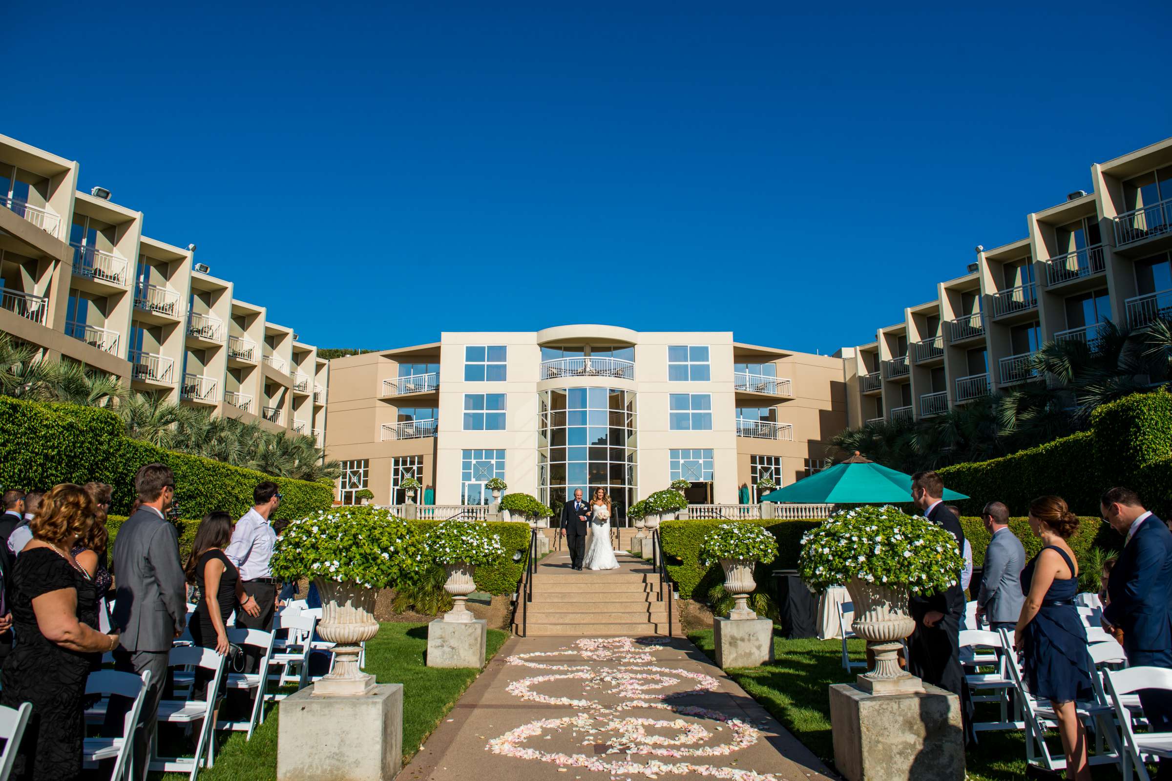 Hilton La Jolla Torrey Pines Wedding coordinated by Trendee Flowers, Gina and John Wedding Photo #59 by True Photography
